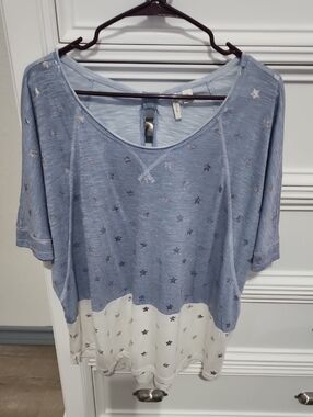 Xhilaration Two-Tone Star Print Short Sleeve Top - Light Blue & Cream